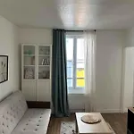 Charming Bright Apartment For 2 In Paris