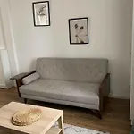 Charming Bright Apartment For 2 In Paris